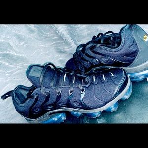 Black vapor max